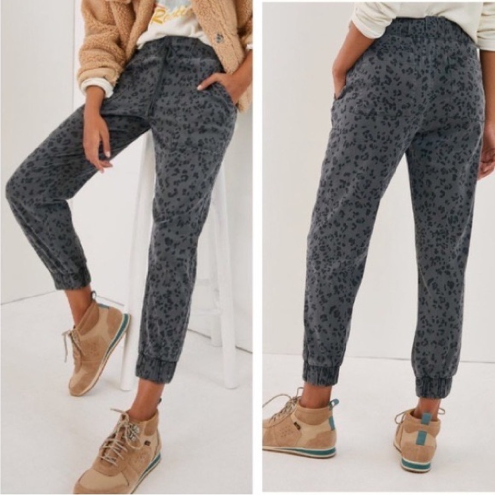 Anthropologie Cloth & Stone Gray Cheetah Leopard Print Everyday Joggers EUC Sz M